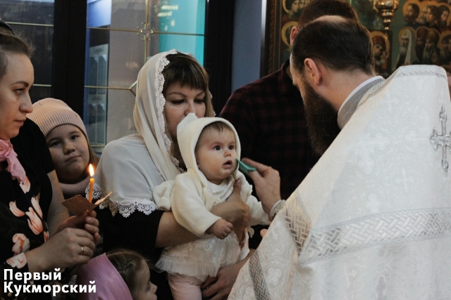 Фото Вчера в Петропавловской церкви Кукмора состоялось Таинство Крещения Кукмор