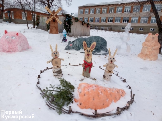 Фото Завершилось строительство «Снежного городка» на территории МБОУ «Ошторма – Юмьинская средняя школа». Кукмор